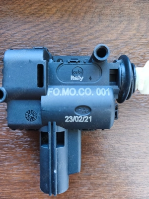 Motoras blocare usita rezervor - imagine 5