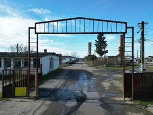 Ansamblu hale 4000mp pe teren 10.000 cu platforma betonata