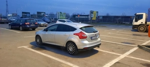 Vind Ford Focus mk lll 1.6 ecoboost 150cp benzină 2011 bine intretinut ,5800 eur neg .tel   - imagine 3