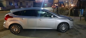Vind Ford Focus mk lll 1.6 ecoboost 150cp benzină 2011 bine intretinut ,5800 eur neg .tel   - imagine 7
