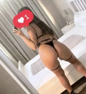 Nou stop bruneta focosa fac și deplasări 