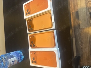 Vând două iPhone 17 pro Max fake 