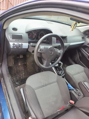 Dezmembrez opel astra h an 2004 - imagine 3