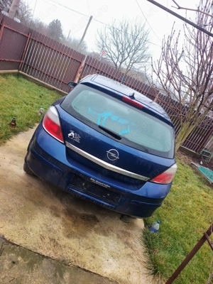 Dezmembrez opel astra h an 2004 - imagine 2