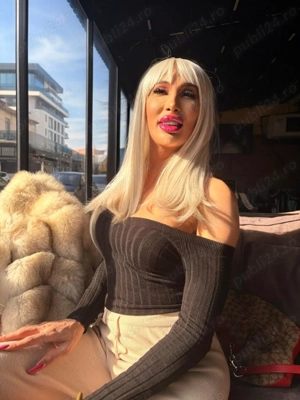 Transexuala reala fac si show web - imagine 2