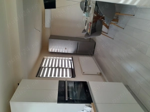 ZONĂ CENTRALĂ, apartament decomandat ÎN VILA CU 4FAMILII PE SCARA,fără risc seismic  77900  NEG. - imagine 2