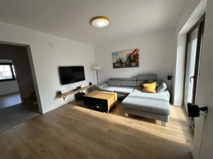 Casa deosebita intr-un cartier privat cu bariera