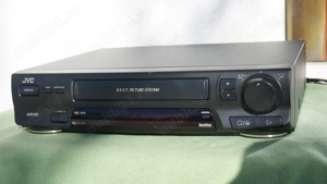  Video recorder VHS marca JVC model HR-J238 