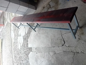 Vând 2 bănci identice lungime de 2.5m lățime 30cm iar grosimea lemnului de 3 cm sunt și grele 