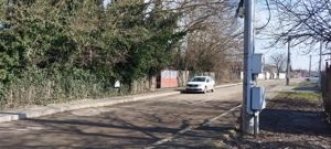 Casa bătrânească. Curte 10.600 mp . Deschidere 53 200. Stradal. Toate utilitățile. Acte la zi.