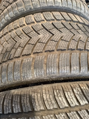 Vand doua seturi de cauciucuri 1 de iarna noi si 1 de vara . - imagine 2