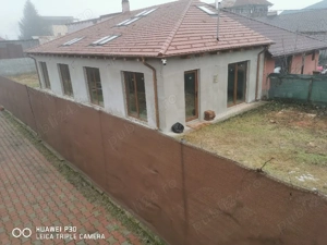 Casa chiar in Onesti. Eleganta, diferita, personalizabila si cu potential!