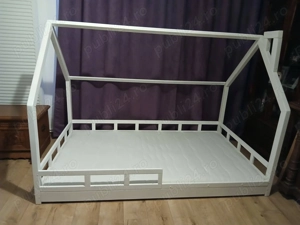 Pat deosebit în forma de căsuța