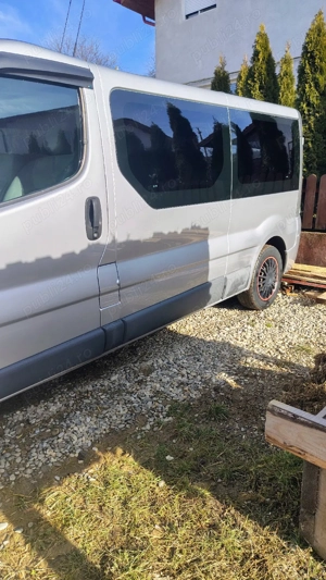 Vând Opel Vivaro 9 locuri - imagine 3