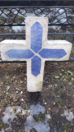 monumente funerare cruci