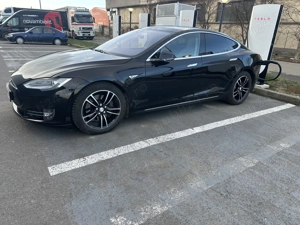 Tesla s85D Încărcare și internet gratuit pe viață 
