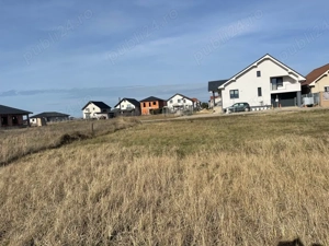 vand teren intravilan Cihei 470 mp front stradal 18 m