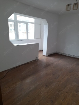 Apartament cu 3 camere, decomandat, la etaj 3, in Caransebes, 73.500euro