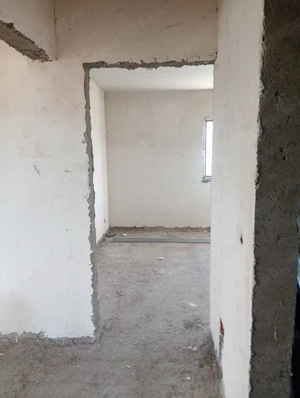 casa la roșu  - imagine 4