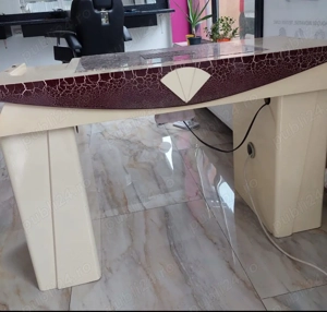 Se vinde masă manichiură 