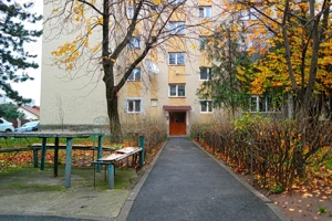 Vând apartement 5 camere + garaje la demisol zona Vlaicu-Stupilor