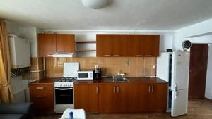 închiriez apartament