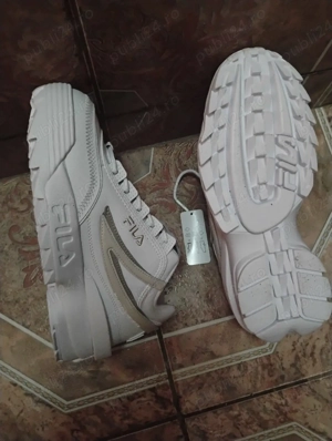 Vind adidași albi FILA noi, originali UK 7(41) , unisex . Se vind numai pe Brăila, nu on-line  - imagine 4