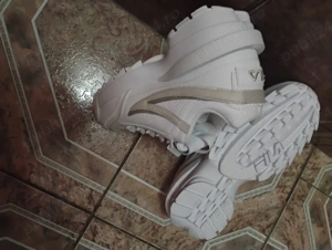 Vind adidași albi FILA noi, originali UK 7(41) , unisex . Se vind numai pe Brăila, nu on-line  - imagine 2