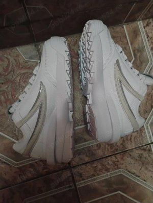 Vind adidași albi FILA noi, originali UK 7(41) , unisex . Se vind numai pe Brăila, nu on-line  - imagine 3