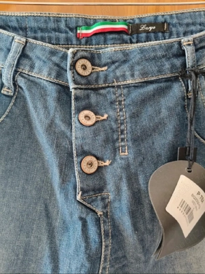 Vand blugi noi, cu eticheta - imagine 3