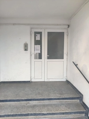 Vand apartament 2 camere decomandat semicentral Roman 51 000  