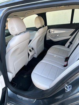 Vând Mercedes E Clas 220 in stare perfectă cu multe dotări  anul 2018  146000 km neavariat ..combi   - imagine 5