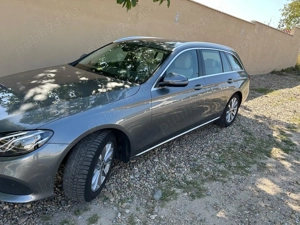 Vând Mercedes E Clas 220 in stare perfectă cu multe dotări  anul 2018  146000 km neavariat ..combi   - imagine 3
