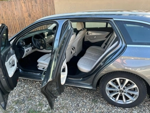 Vând Mercedes E Clas 220 in stare perfectă cu multe dotări  anul 2018  146000 km neavariat ..combi   - imagine 7