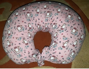 Vând Perna de Alăptat Marianne's Goodies imprimeu roz și Bufnite