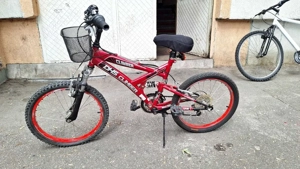Bicicleta DHS cu suspensii