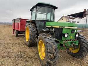 Tractor John Deere 2650 cu remorca si plug