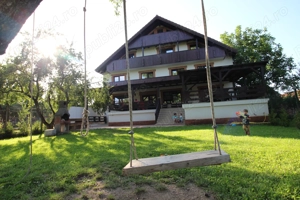 Vand casa cu potential de pensiune, clinica!