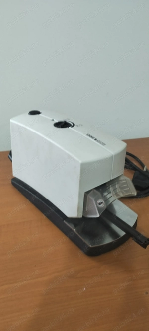 Vând aparat de capsat