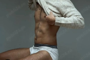 salut, sunt Alex am 28 de ani, rin grand 