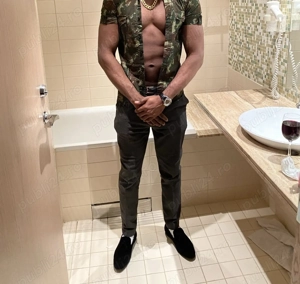 Boy în oras accept cuplu  femeie singură,deplasari ,party