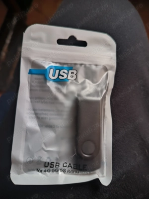 Vând Stick 32 GB cu muzică 