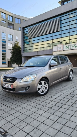 vând Kia cee 'd Attract Edition 1.4 109 cp euro 4 an 2009
