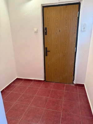 Particular vând ap 2 camere decomandat  - imagine 2