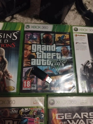 Vând XBOX 360 cu 8 jocuri