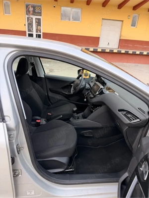 vand peugeot 208  benzina  - imagine 2