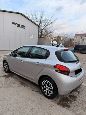 vand peugeot 208  benzina  - imagine 4