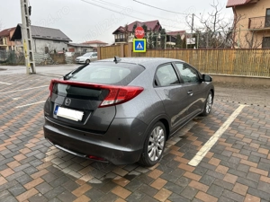 Honda Civic 1.8 benzina AT - imagine 4