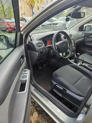 Ford Focus 2 Ghia 2009 2.0 Benzina - imagine 4