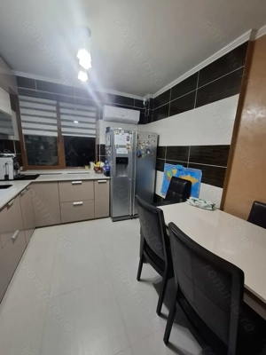 Apartament 3 camere - imagine 9